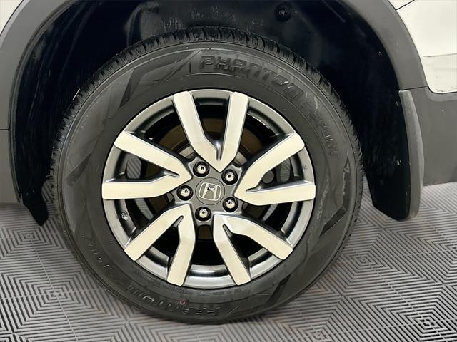 Photo of 2021 Lunar Silver Metallic Honda Pilot