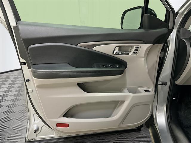 Photo of 2021 Lunar Silver Metallic Honda Pilot