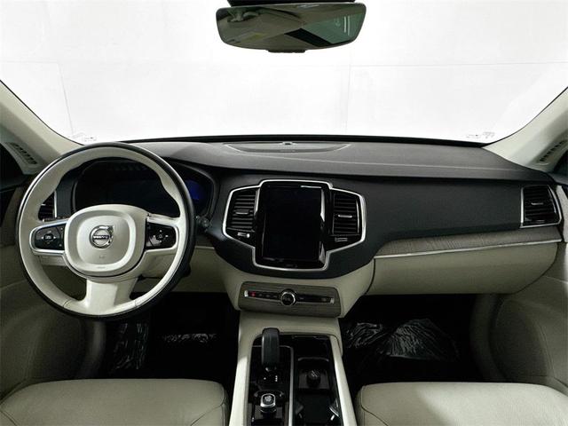Photo of 2023 Crystal White Metallic Volvo XC90