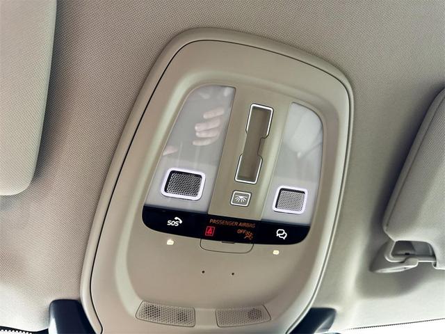 Photo of 2023 Crystal White Metallic Volvo XC90