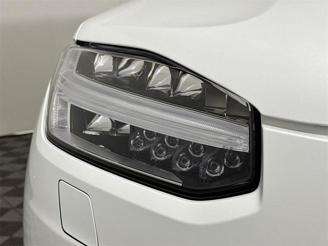 Photo of 2023 Crystal White Metallic Volvo XC90