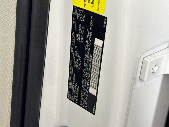 Photo of 2023 Crystal White Metallic Volvo XC90