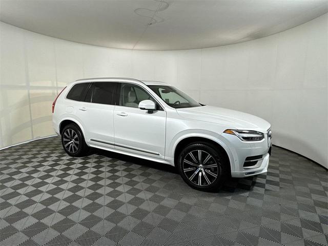Photo of 2023 Crystal White Metallic Volvo XC90