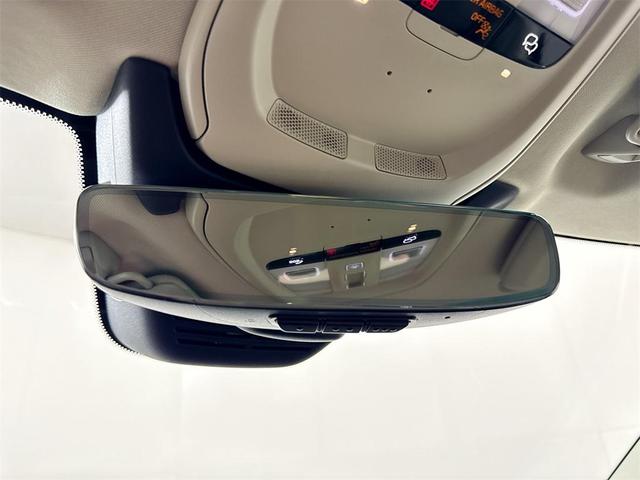 Photo of 2023 Crystal White Metallic Volvo XC90