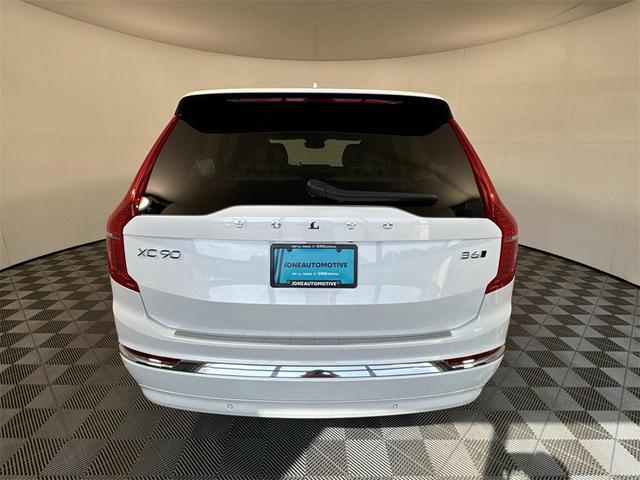 Photo of 2023 Crystal White Metallic Volvo XC90