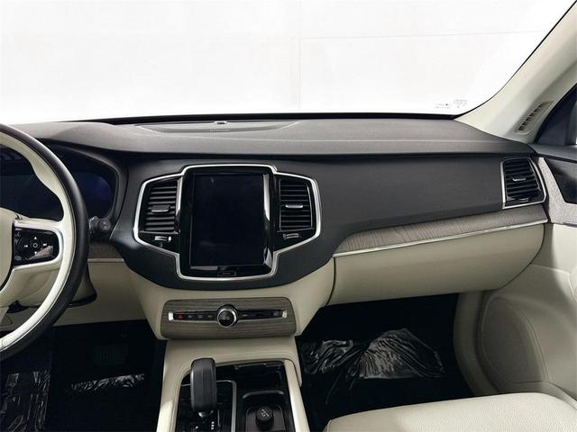 Photo of 2023 Crystal White Metallic Volvo XC90