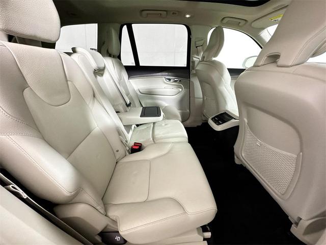 Photo of 2023 Crystal White Metallic Volvo XC90