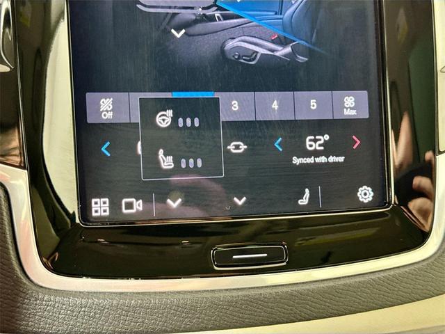 Photo of 2023 Crystal White Metallic Volvo XC90