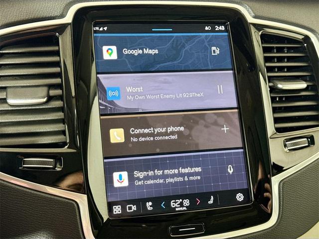 Photo of 2023 Crystal White Metallic Volvo XC90