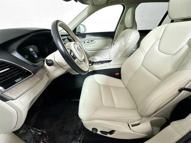 Photo of 2023 Crystal White Metallic Volvo XC90