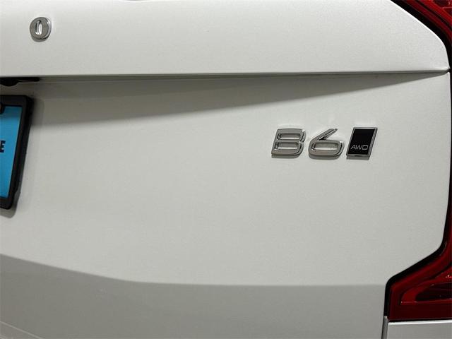 Photo of 2023 Crystal White Metallic Volvo XC90