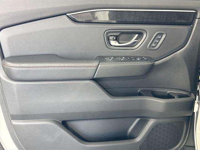 Photo of 2025 Platinum White Pearl Honda Pilot