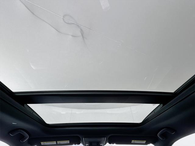 Photo of 2025 Platinum White Pearl Honda Pilot