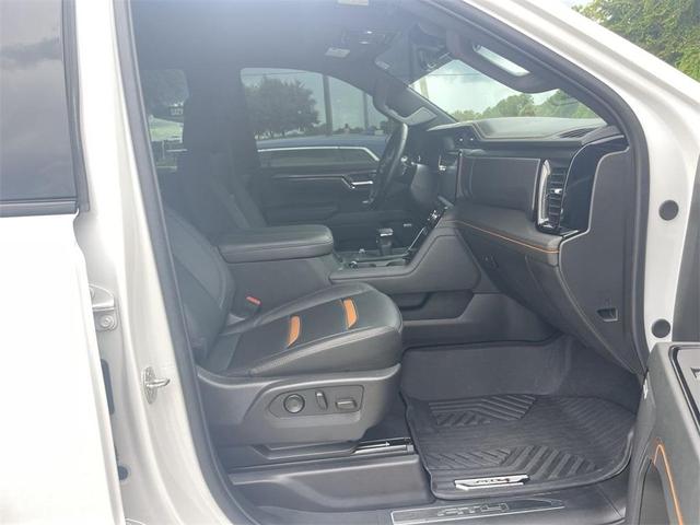 Photo of 2024 Summit White GMC Sierra 1500
