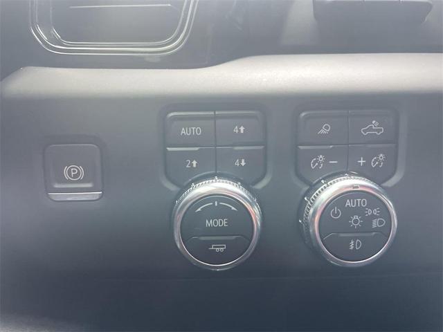 Photo of 2024 Summit White GMC Sierra 1500