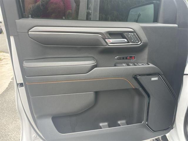 Photo of 2024 Summit White GMC Sierra 1500