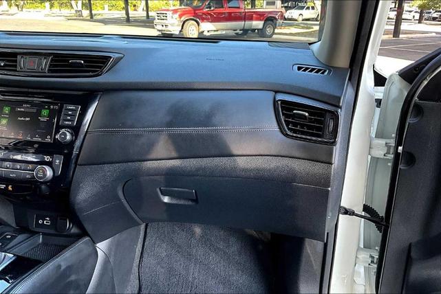 Photo of 2019 White Nissan Rogue