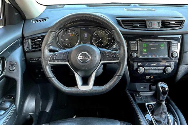 Photo of 2019 White Nissan Rogue