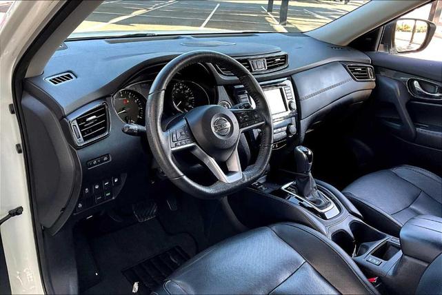 Photo of 2019 White Nissan Rogue
