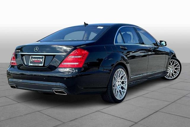 Photo of 2011 Black Mercedes-Benz S-Class