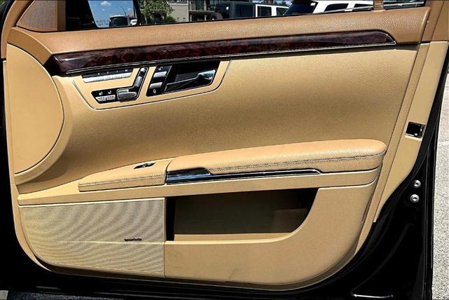 Photo of 2011 Black Mercedes-Benz S-Class