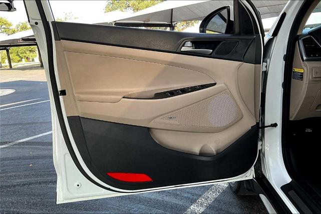 Photo of 2018 Dazzling White Hyundai TUCSON