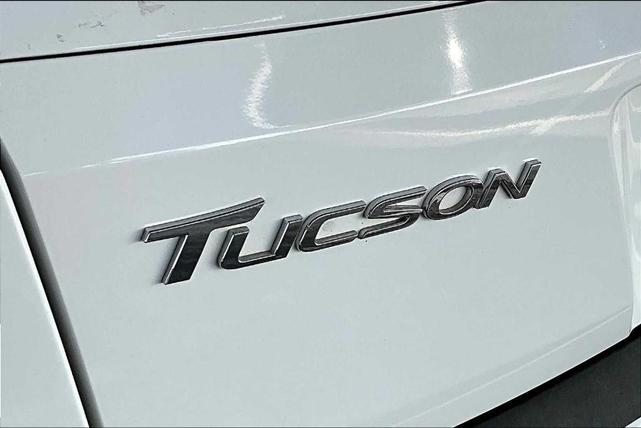 Photo of 2018 Dazzling White Hyundai TUCSON