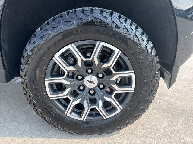 Photo of 2023 Black Chevrolet Colorado