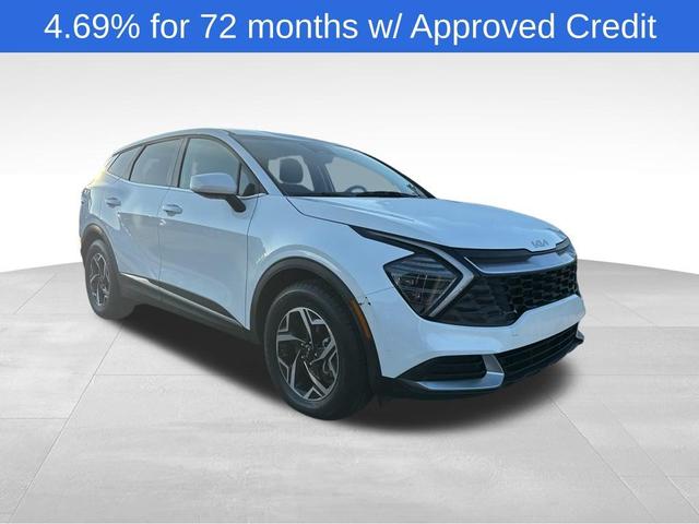 Photo of 2024 Snow White Pearl Kia Sportage