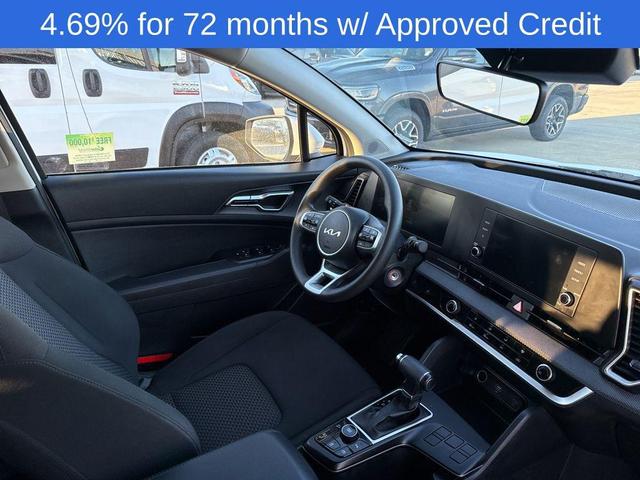 Photo of 2024 Snow White Pearl Kia Sportage