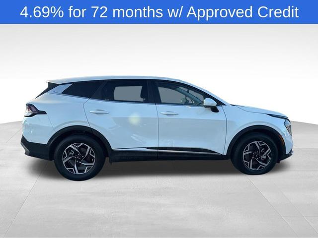 Photo of 2024 Snow White Pearl Kia Sportage