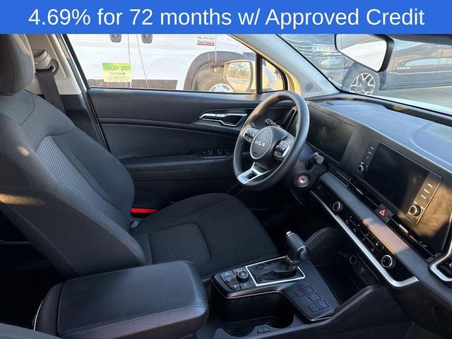 Photo of 2024 Snow White Pearl Kia Sportage