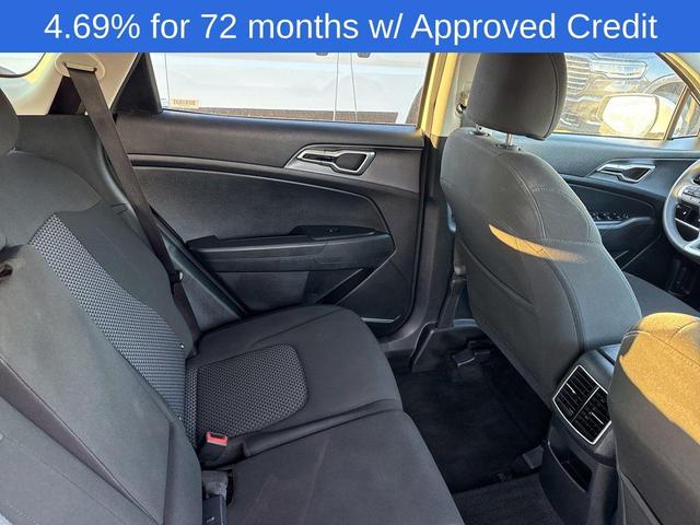 Photo of 2024 Snow White Pearl Kia Sportage