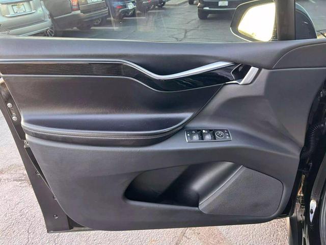Photo of 2017 Black Tesla Model X