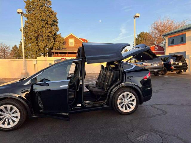Photo of 2017 Black Tesla Model X