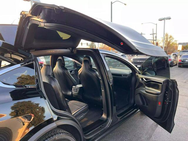 Photo of 2017 Black Tesla Model X