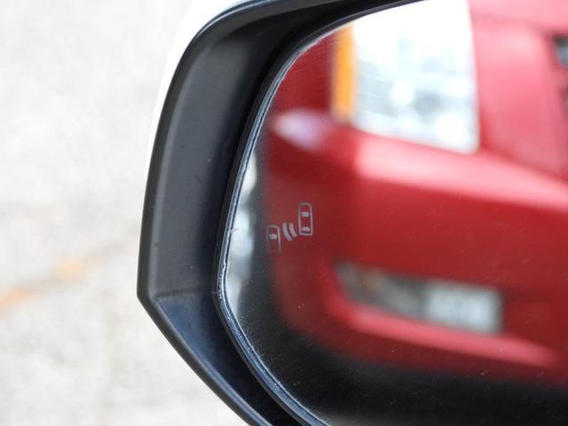 Photo of 2019 Super White Toyota RAV4