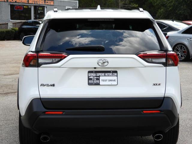 Photo of 2019 Super White Toyota RAV4