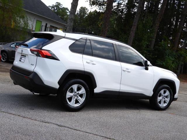Photo of 2019 Super White Toyota RAV4