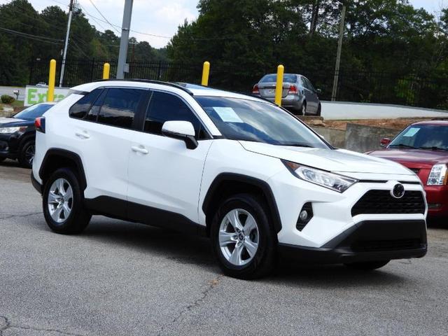 Photo of 2019 Super White Toyota RAV4