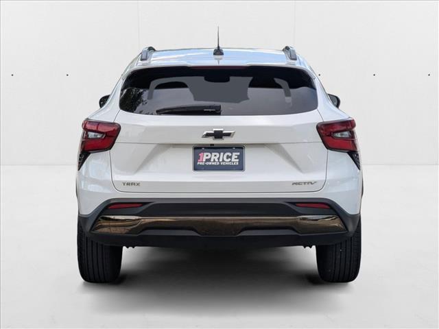 Photo of 2024 Summit White Chevrolet Trax