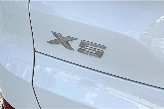 Photo of 2019 Alpine White BMW X5