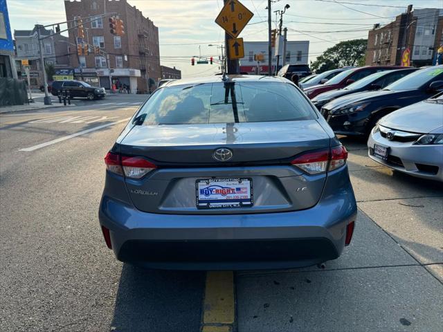 Photo of 2023 Gray Toyota Corolla