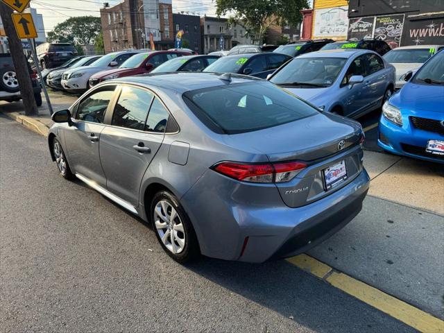 Photo of 2023 Gray Toyota Corolla