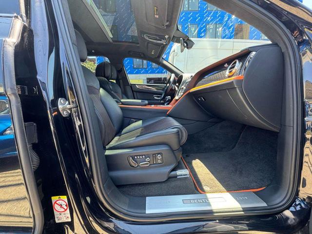 Photo of 2020 Black Bentley Bentayga