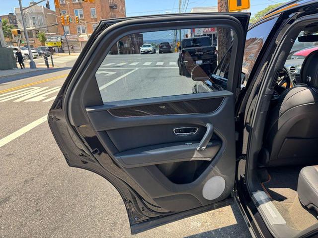 Photo of 2020 Black Bentley Bentayga