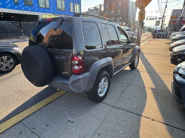 Photo of 2006 Black Jeep Liberty