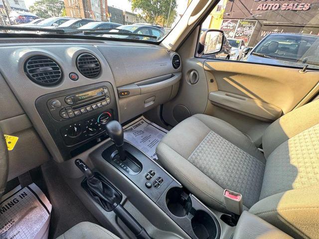 Photo of 2006 Black Jeep Liberty
