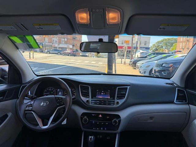 Photo of 2017 Black Hyundai TUCSON