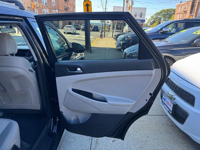 Photo of 2017 Black Hyundai TUCSON